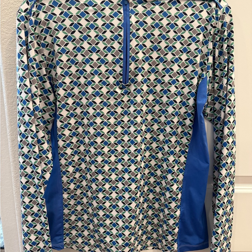 TGW Geometric Pattern Long Sleeve‎ 1/4” Top. Size L.